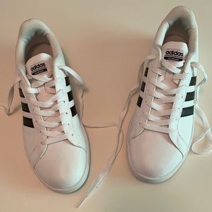 Adidas Sneakers
